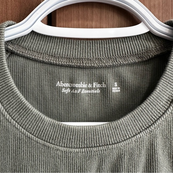 Abercrombie & Fitch Essential Tuckable Shell Rib Tee | small - Picture 3 of 4
